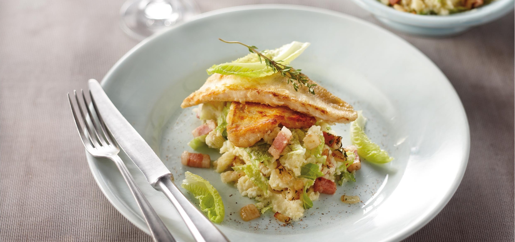 Kartoffelpüree mit Romanasalat