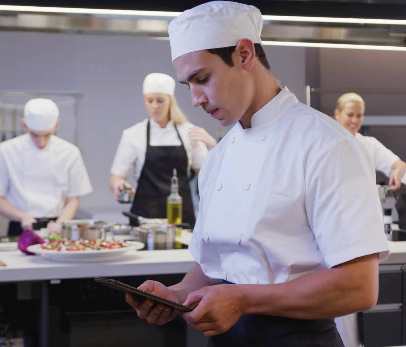 Chef an Ipad in Großküche