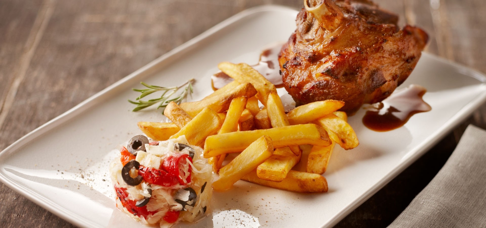 country-cooking-pure-and-rustic-fries-eisbein