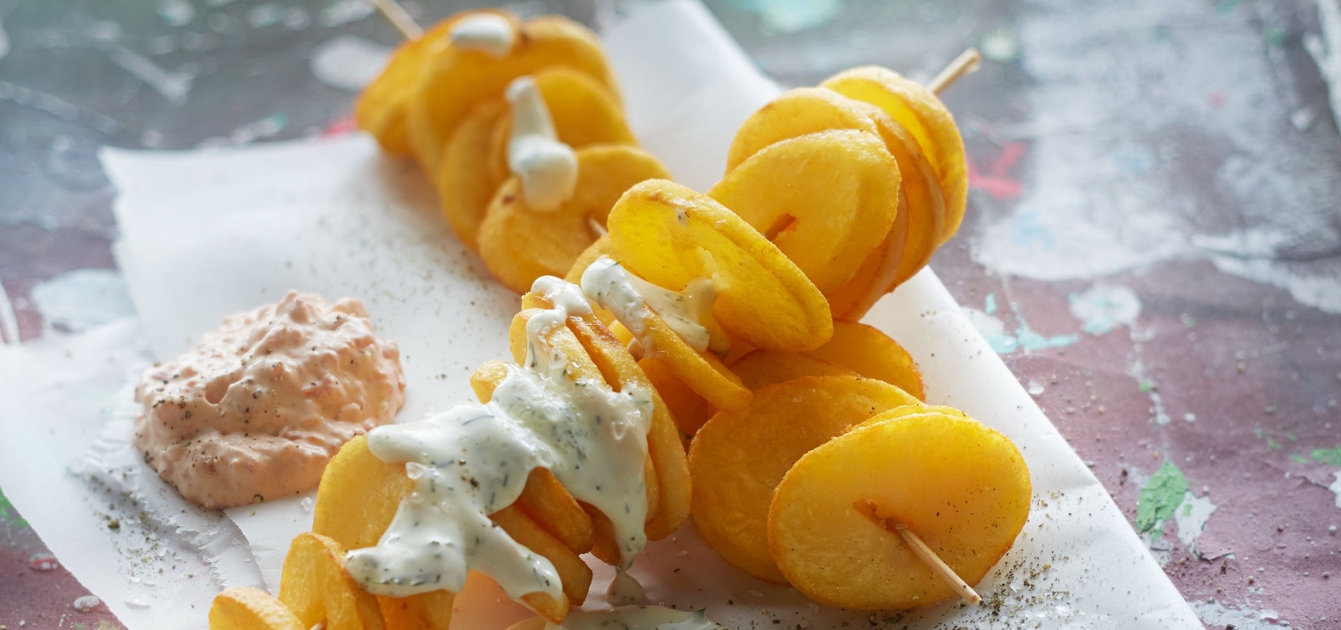 Kartoffel Lolly mit Ajvar Kräuter-dipp