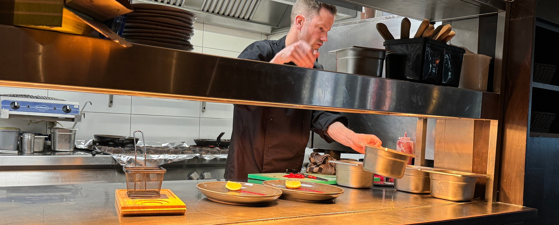 avfs-240193-01_house_of_fries_website_-_image_block_-_1920x755px3