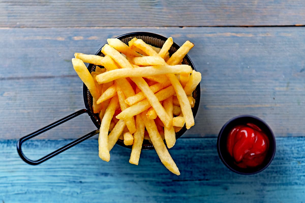 avfs-240193-03_house_of_fries_website_-_operations_-_plating_-_image_text_block_-_900x600px4